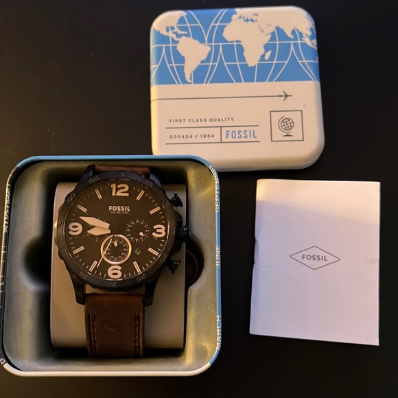 NWT Men’s Fossil brown leather wristband analogue watch with big face. - Picture 1 of 5